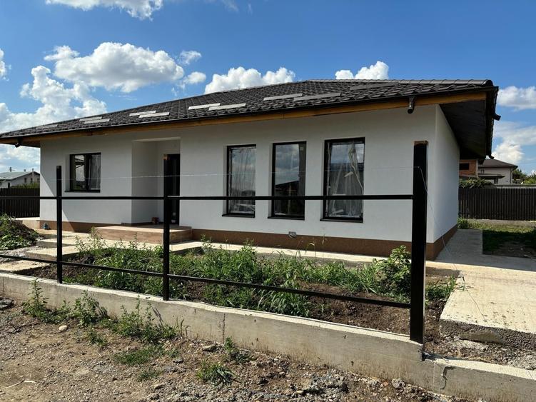 Casă cu 3 camere în Valea Lupului