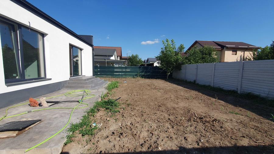 Casă cu 4 camere decomandat cu Teren 455 Mp în Berceni