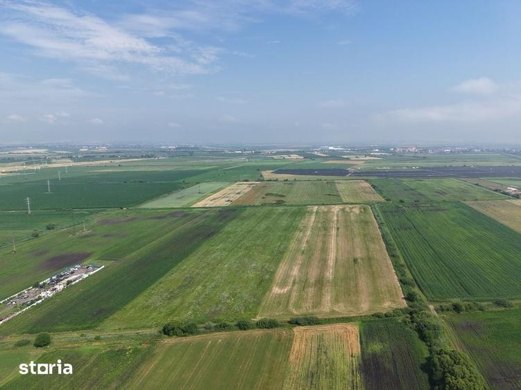 Teren de 52700 mp, în Stupini