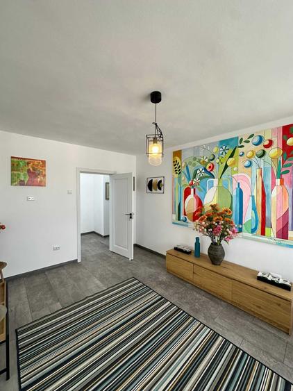 Apartament cu 3 camere decomandat în Sârbi