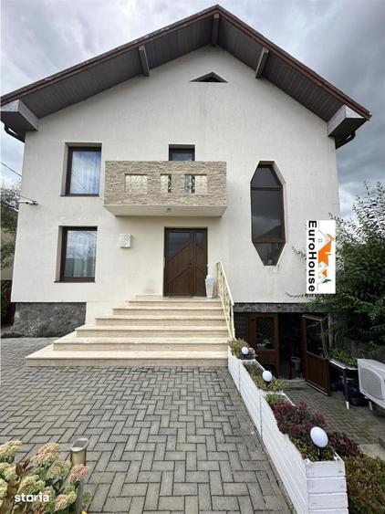 Casă cu 4 camere în Partoș