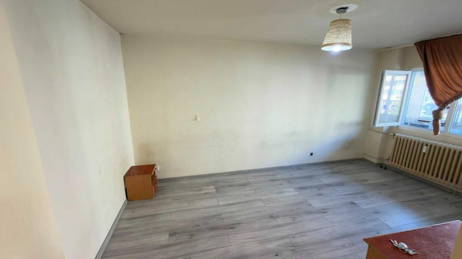 Apartament cu 3 camere decomandat în Dobroești