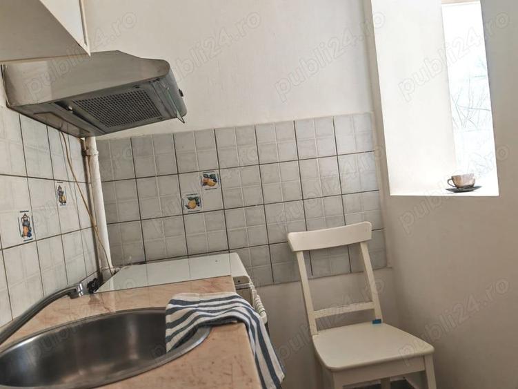 Garsonieră decomandată în Titan