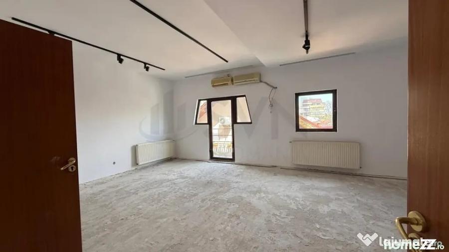 Casă cu 7 camere cu Teren 303 Mp în Domenii