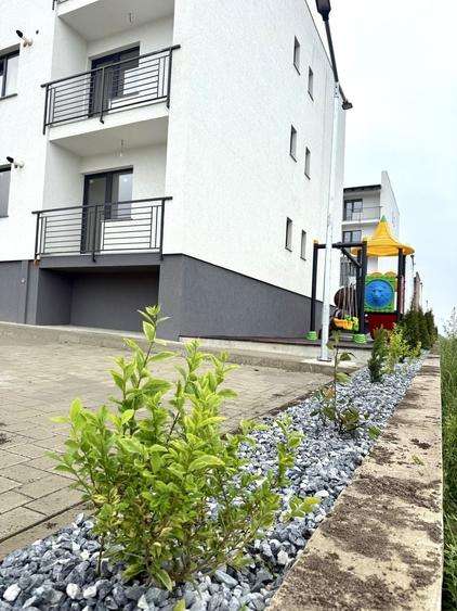 Apartament cu 4 camere decomandat în Ipotești
