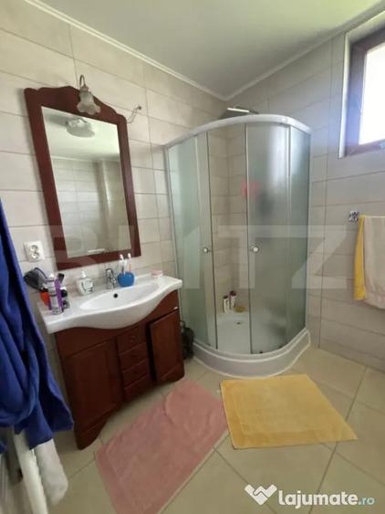 Casă cu 5 camere cu Teren 1000 Mp în Central