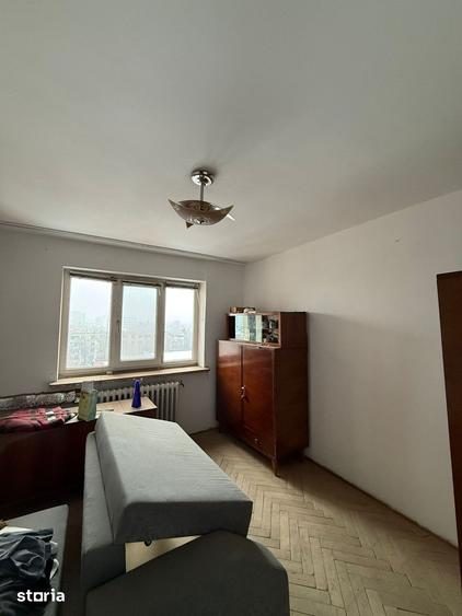 Apartament cu 3 camere decomandat în Calea București