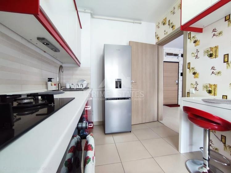 Apartament cu 3 camere semidecomandat, mobilat în Băneasa