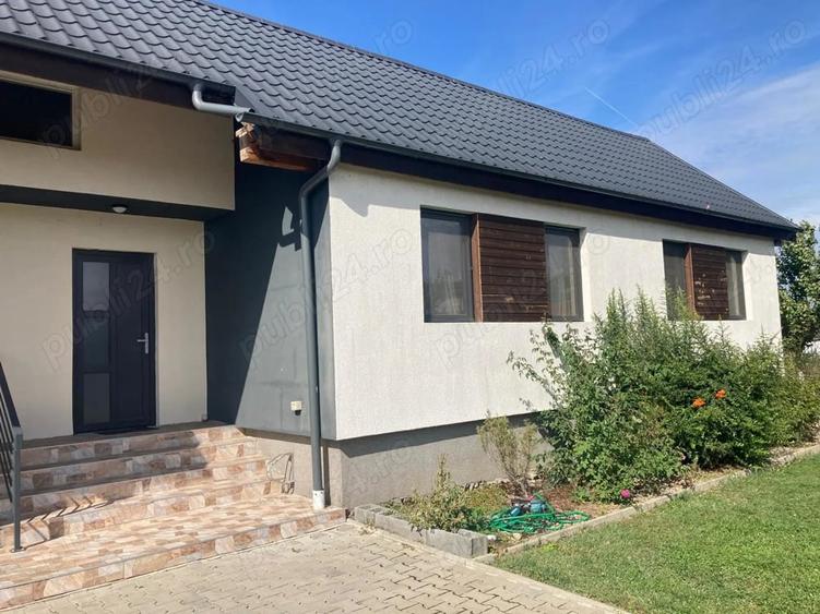 Casă cu 6 camere în Sântuhalm