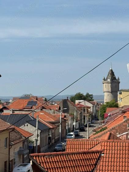Apartament cu 4 camere decomandat în Central