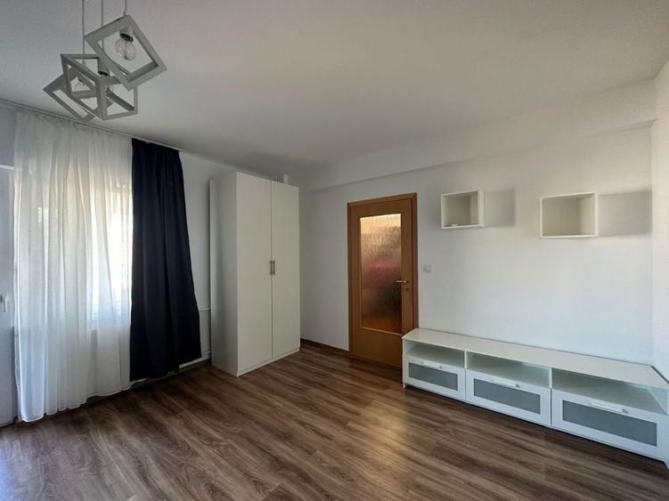 Garsonieră decomandată în Valea Ialomiței