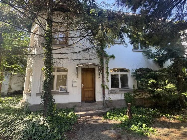 Casă cu Canalizare în Grădina Icoanei