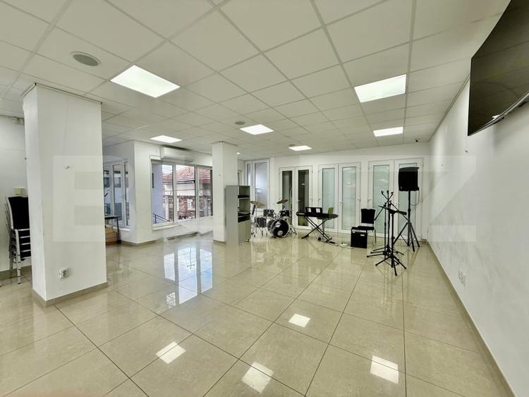 Casă individuală cu 14 camere cu Canalizare în Gruia