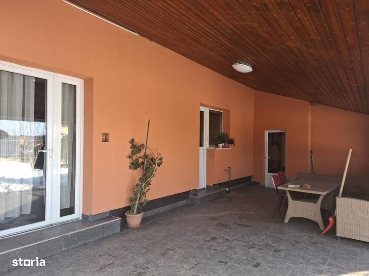 Casă cu 4 camere cu Teren 1000 Mp în Letea Veche