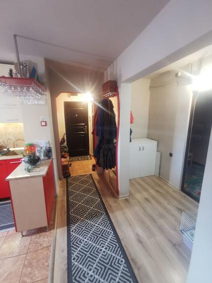 Apartament cu 3 camere semidecomandat în Central