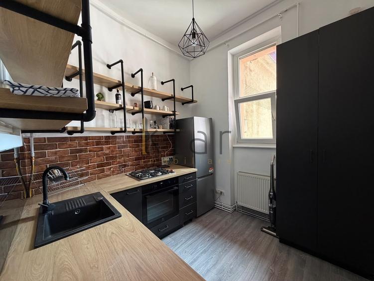 Apartament cu 3 camere semidecomandat, mobilat în Central