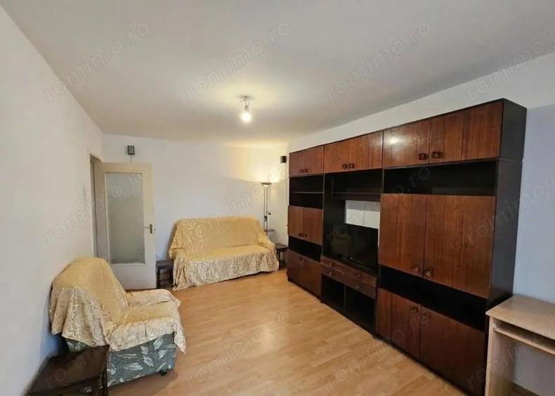 Apartament cu 3 camere decomandat în Sud