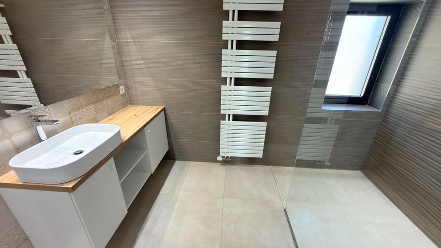 Casă cu 4 camere cu Teren 200 Mp în Gușterița