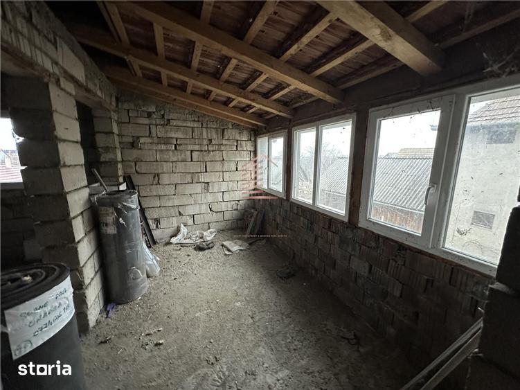 Casă cu 5 camere cu Teren 1000 Mp în Nojorid