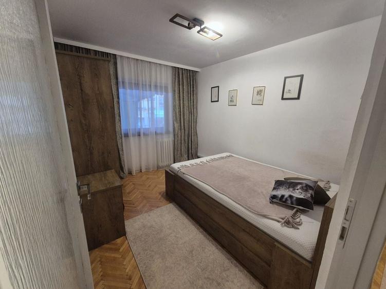 Apartament cu 3 camere decomandat în Ampoi 3