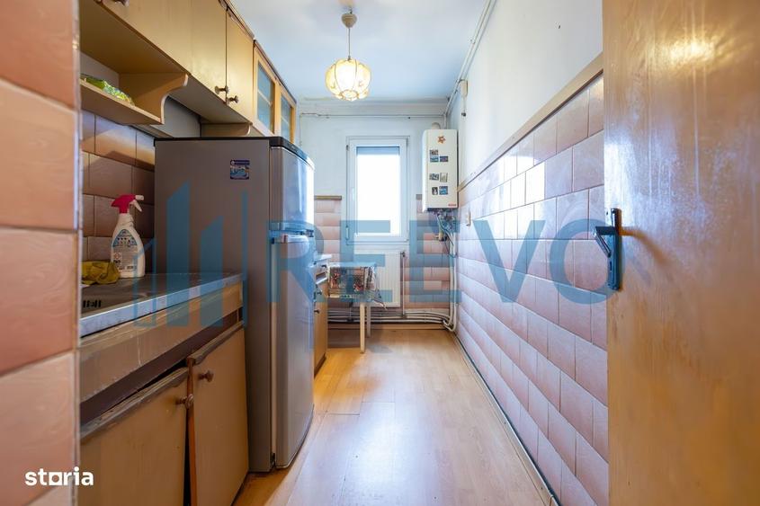Apartament cu 3 camere semidecomandat, mobilat în Narcisa