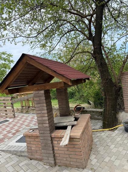 Casă cu 4 camere în Bujoreni