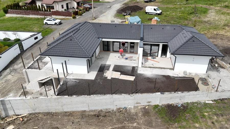 Casă cu 4 camere cu Teren 300 Mp în Broscărie