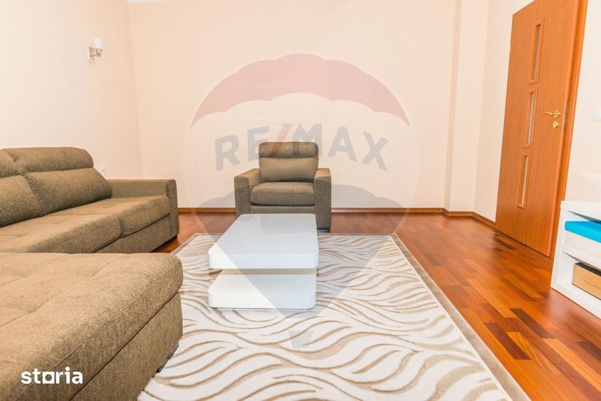 Casă cu 6 camere cu Teren 1071 Mp în Central