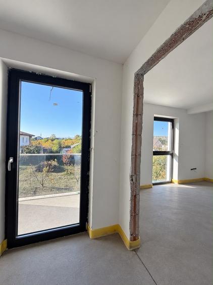 Casă cu 4 camere în Exterior Vest