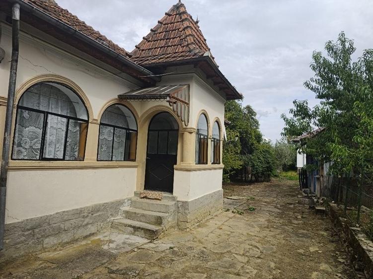 Casă cu 2 camere în Malu cu Flori