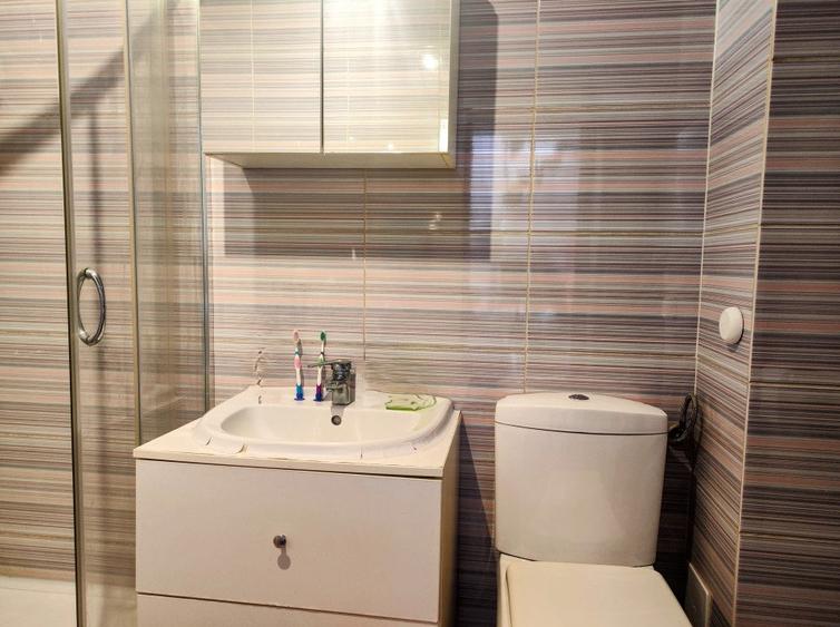 Apartament cu 4 camere semidecomandat în Florești