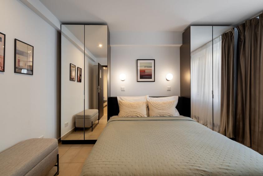 Apartament cu 3 camere semidecomandat în Universitate