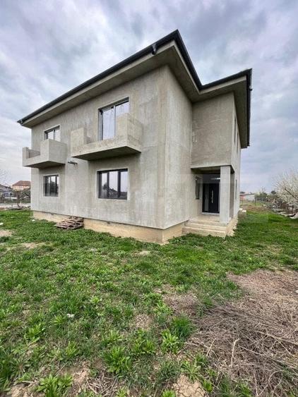 Casă individuală cu 4 camere cu Teren 490 Mp în Titulescu