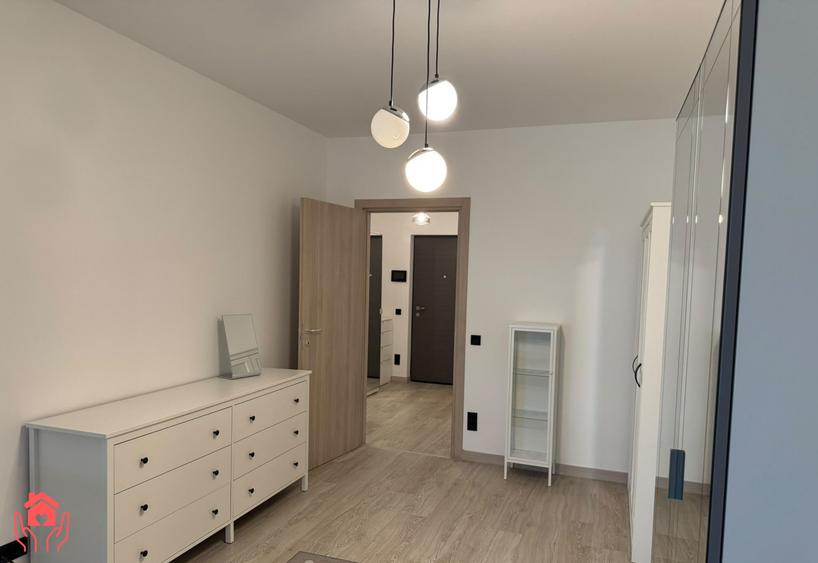 Apartament cu 3 camere semidecomandat, mobilat în P-ța Alba Iulia