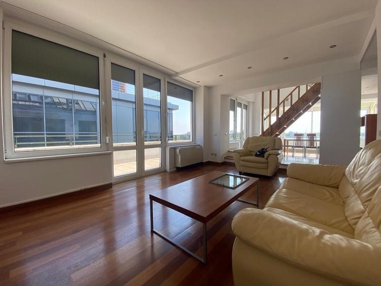 Apartament cu 3 camere decomandat, mobilat în Arcul de Triumf