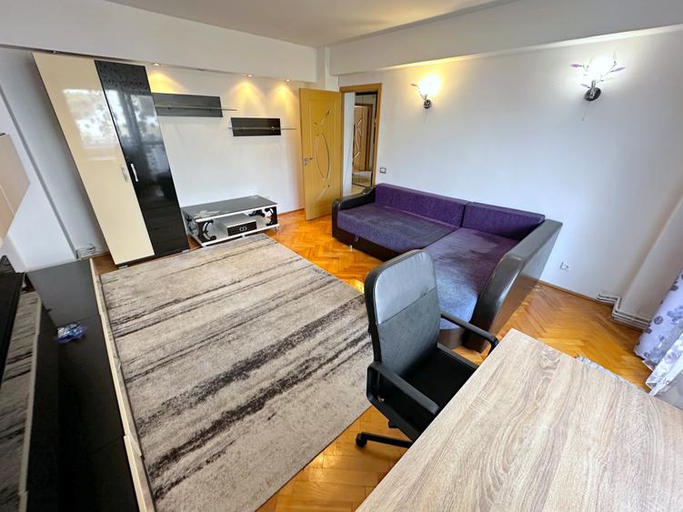 Apartament cu 3 camere decomandat în Central