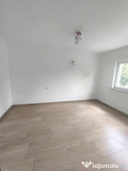 Casă cu 5 camere cu Teren 500 Mp în Rădăuți