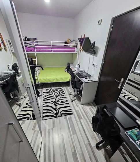 Apartament cu 3 camere semidecomandat în Primăverii