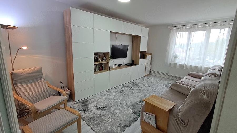 Apartament cu 4 camere decomandat în Ampoi 3