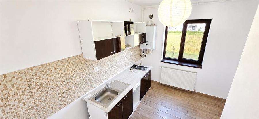 Apartament cu 2 camere decomandat în Tractorul