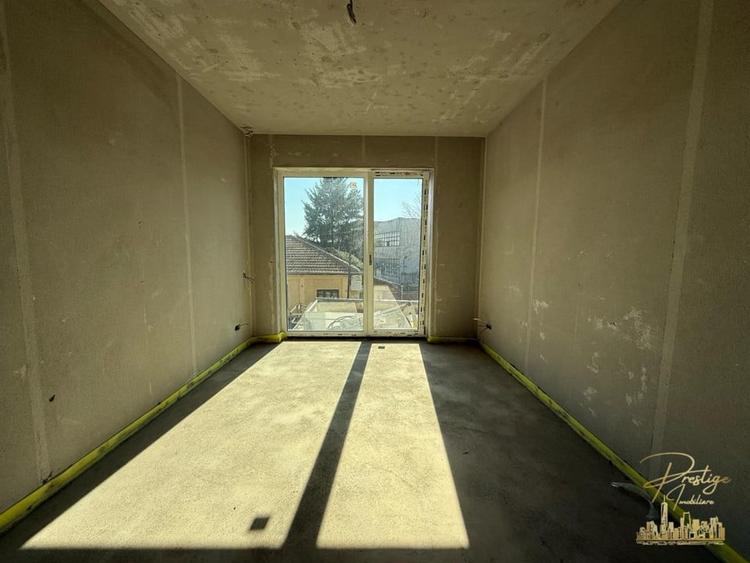 Apartament cu 3 camere semidecomandat în Cetății