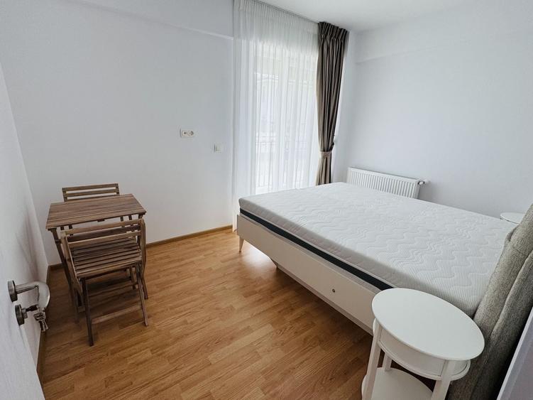 Apartament cu 2 camere semidecomandat, mobilat în Est