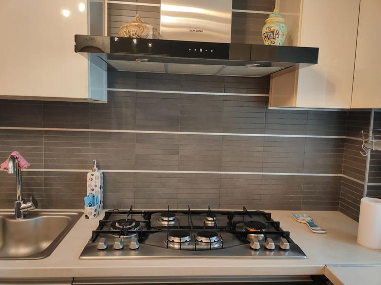 Apartament cu 3 camere semidecomandat, mobilat în Titan