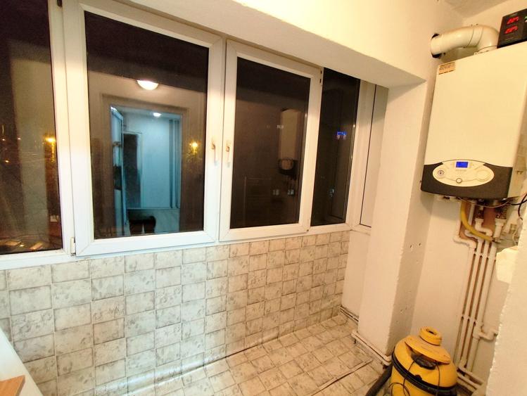 Apartament cu 3 camere decomandat în CET