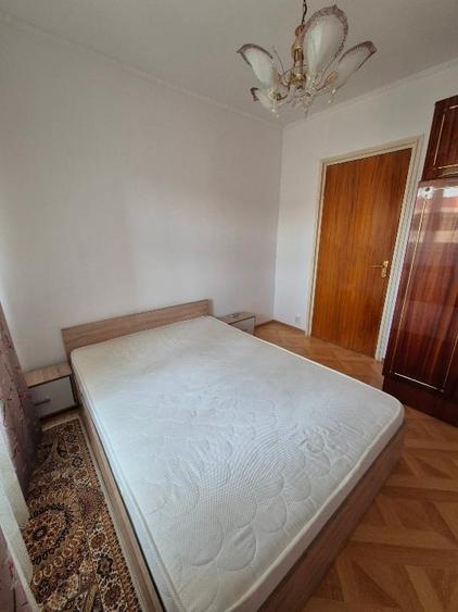 Apartament cu 3 camere decomandat, mobilat în Berceni