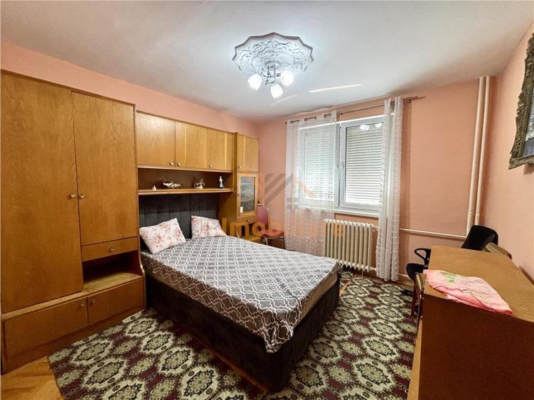 Apartament cu 3 camere decomandat în Dacia