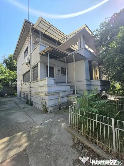 Casă cu 7 camere cu Teren 566 Mp în Domenii