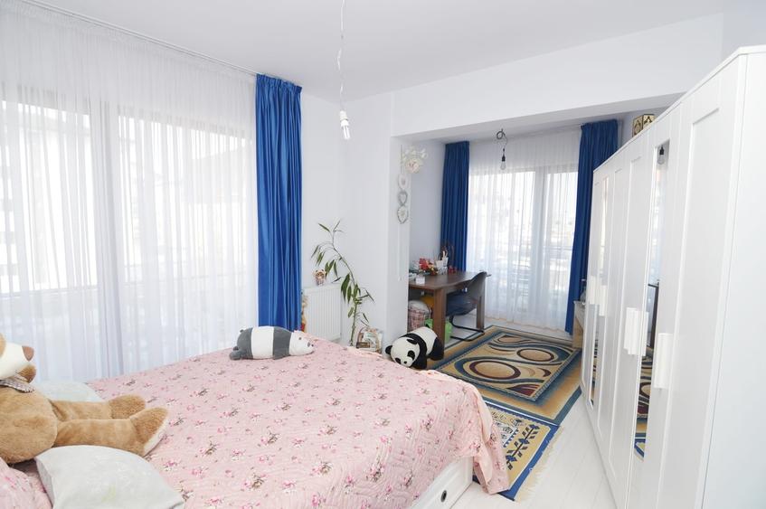 Apartament cu 3 camere semidecomandat, mobilat în Dobroești