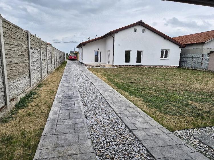 Casă cu 3 camere cu Teren 710 Mp în Central