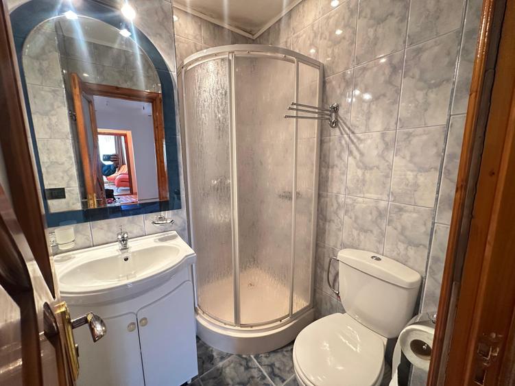 Apartament cu 3 camere decomandat în